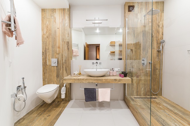 Mała łazienka w stylu skandynawskim też może być funkcjonalna i stylowa