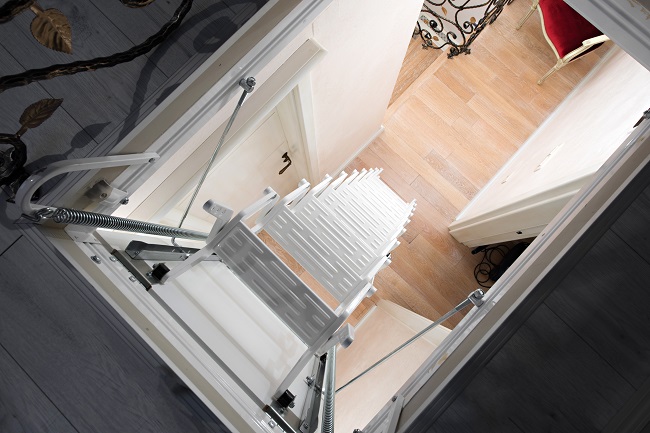 Z jakiego materiału wybrać schody strychowe?