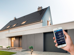 blog/fakro-smarthome-wygoda-komfort-oszczednosc/Smarthome_Smartfon (www).jpg