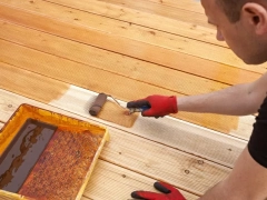 blog/impregnat-do-drewna/malowanie-impregnacja-wodna-deski-tarasowej-drewno-do-malowania-ciesli-200883041.webp